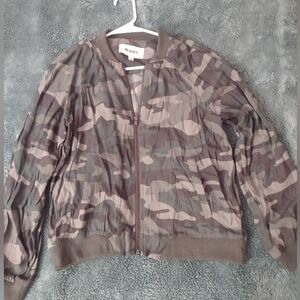 BB Dakota Lightweight Camo Print Jacket Women's Size Small